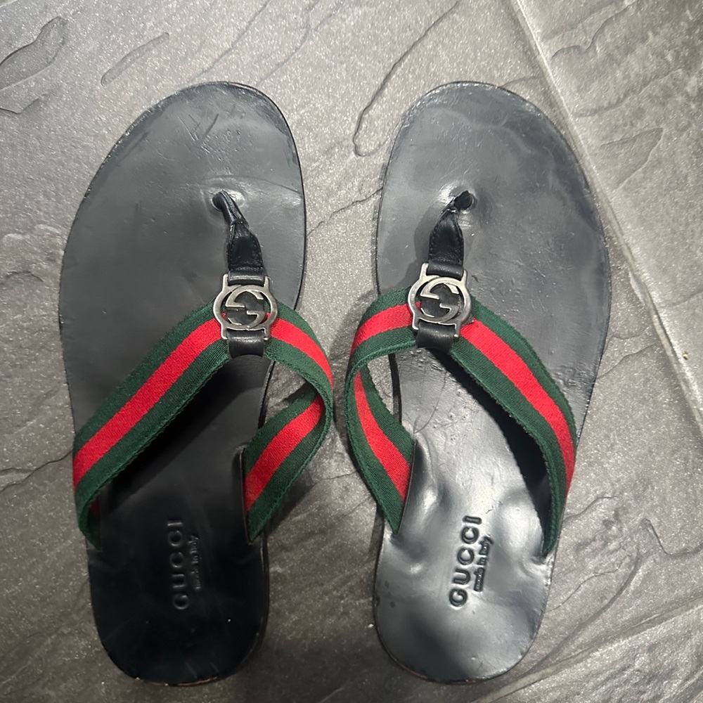 Authentic Gucci size 8 men’s flip flops